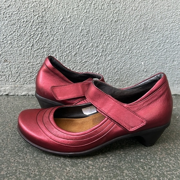 NAOT Mary Jane Comfort Shoes Shiny Red One Small Flaw Read Description Sz 37 - Picture 6 of 9